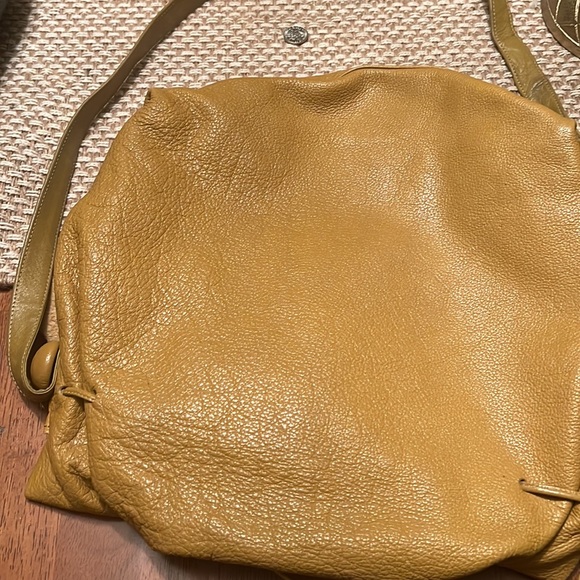 Carlos falchi gold gold yellow buffallo shoulder used - Picture 4 of 6